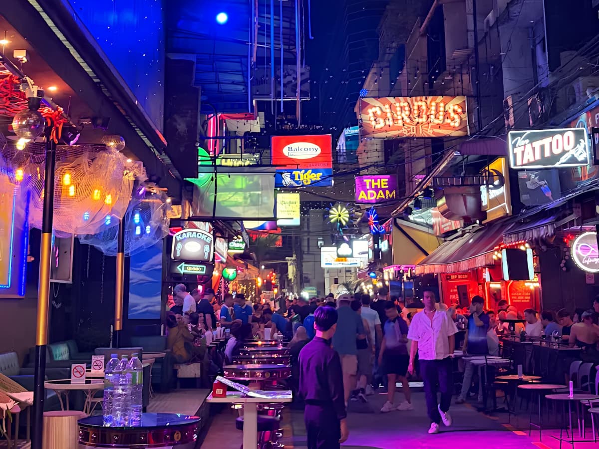 The Stranger Bar — Silom Soi 4